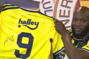 跟队记者：卢卡库训练轻伤无大碍，但不会在今晚欧冠中出战维拉