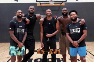 Klutch Sports美女助理晒与马克西合影：唯一让我敢坐过山车的人